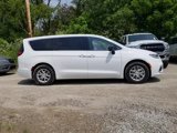 New 2025 Chrysler Pacifica Select image 3