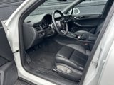 Certified 2025 Porsche Macan image 4