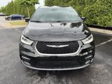 New 2025 Chrysler Pacifica Select image 2