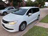 Used 2017 Chrysler Pacifica LX image 3