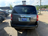 Used 2010 Chrysler Town & Country Touring image 5