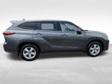 Used 2022 Toyota Highlander LE image 5