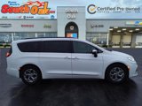Certified 2023 Chrysler Pacifica Limited image 2