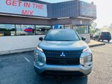 Used 2023 Mitsubishi Outlander SE image 2
