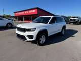 Used 2023 Jeep Grand Cherokee Laredo image 2