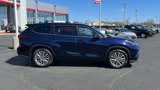 Certified 2022 Toyota Highlander Platinum image 2