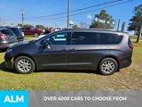 Used 2022 Chrysler Pacifica Touring-L image 3