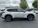 Used 2025 Nissan Rogue SV image 2