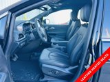 New 2025 Chrysler Pacifica Select image 3