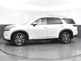 New 2025 Nissan Pathfinder Platinum image 3