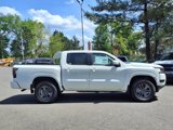 New 2025 Nissan Frontier SV image 2