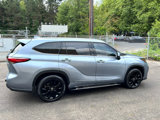 Used 2023 Toyota Highlander Limited image 4