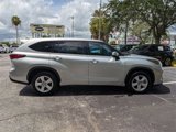 Used 2021 Toyota Highlander L image 4