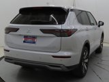New 2025 Mitsubishi Outlander SE image 3