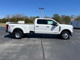 New 2025 Ford F350 4x4 Crew Cab DRW Super Duty image 2