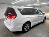 Used 2018 Chrysler Pacifica Limited image 2