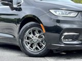 Used 2021 Chrysler Pacifica Touring-L image 4