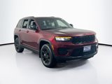 Used 2025 Jeep Grand Cherokee Altitude image 3