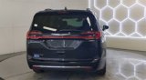 Used 2022 Chrysler Pacifica Touring-L image 6