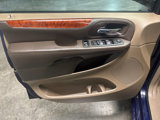 Used 2016 Chrysler Town & Country Touring w/ Driver Convenience Group image 4