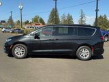 Used 2022 Chrysler Pacifica Touring-L image 3