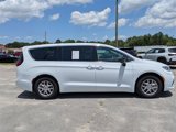 Used 2024 Chrysler Pacifica Touring-L image 2