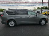 Used 2022 Chrysler Pacifica Touring-L image 3