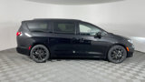 New 2025 Chrysler Pacifica Limited image 3