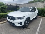 Used 2023 Volvo XC40 B5 Plus image 2