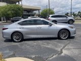 New 2025 Lexus ES 300h w/ Luxury Package image 2