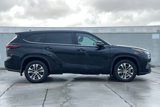 Used 2024 Toyota Highlander XLE image 2