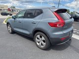 Used 2021 Volvo XC40 T5 Momentum image 5