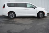 Used 2023 Chrysler Pacifica Touring-L image 2
