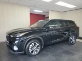 Certified 2024 Toyota Highlander XLE image 2