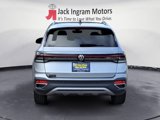 New 2025 Volkswagen Taos SE image 4