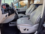 Used 2020 Chrysler Pacifica Limited image 6