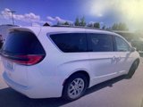 Used 2022 Chrysler Pacifica Touring-L image 4