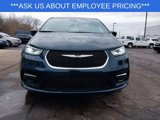 New 2025 Chrysler Pacifica Select image 4