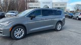 New 2025 Chrysler Pacifica Select image 3