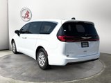 Used 2023 Chrysler Pacifica Touring-L image 3