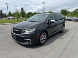 Used 2023 Chrysler Pacifica Limited image 3