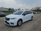New 2025 Chrysler Pacifica Select image 3