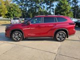 Certified 2025 Toyota Highlander XLE image 2