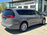 New 2025 Chrysler Pacifica Select image 4