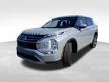New 2025 Mitsubishi Outlander SE image 3