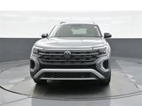 New 2025 Volkswagen Atlas Peak Edition SE image 2