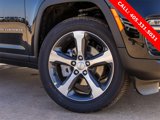 New 2025 Jeep Grand Cherokee Limited image 2