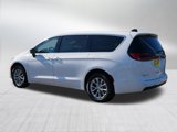 New 2025 Chrysler Pacifica Select image 5