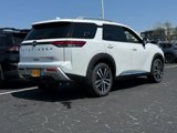New 2025 Nissan Pathfinder Platinum image 3