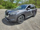 New 2025 Nissan Pathfinder Platinum image 1